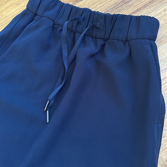 Lululemon On The Fly Skirt Woven in Black, like new! - Picture 4 of 9